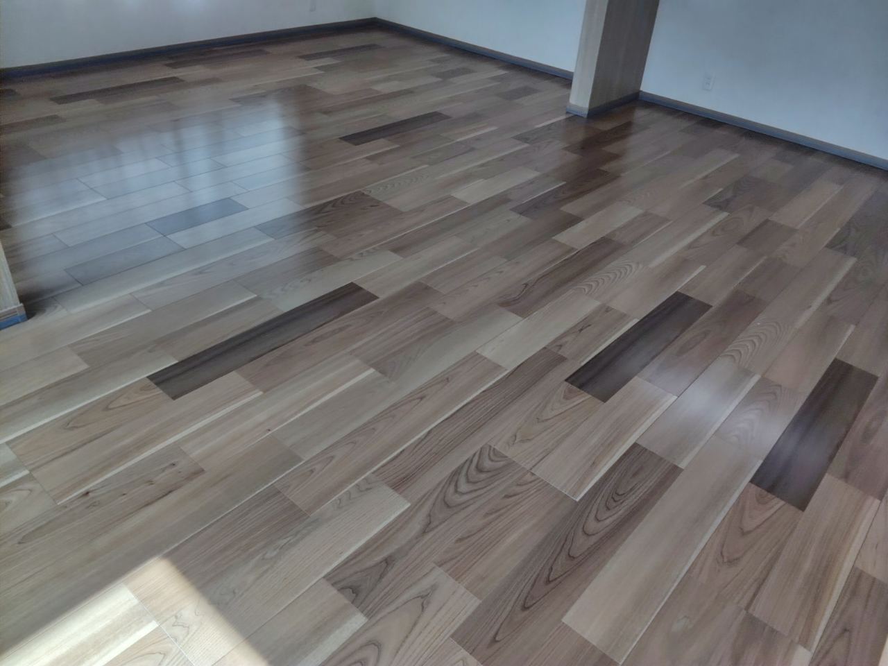 【施工前】越谷市フロアコーティングの施工前｜埼玉県越谷市のご新築戸建てのフローリング（ワンニャンすべらんフロアコーティング施工前）