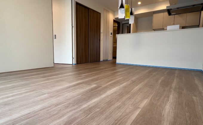 【施工前】国立市フロアコーティングの施工前｜東京都国立市のご新築マンションのフローリング（ガラスフロアコーティング施工前）