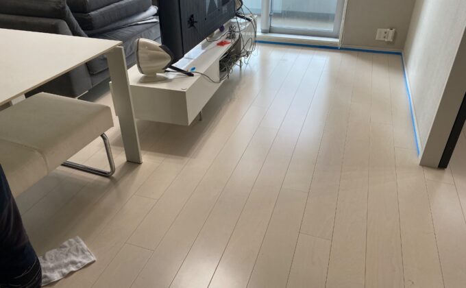 【施工前】横浜市フロアコーティングの施工前｜神奈川県横浜市のご入居中マンションのフローリング（ワンニャンすべらんフロアコーティング施工前）