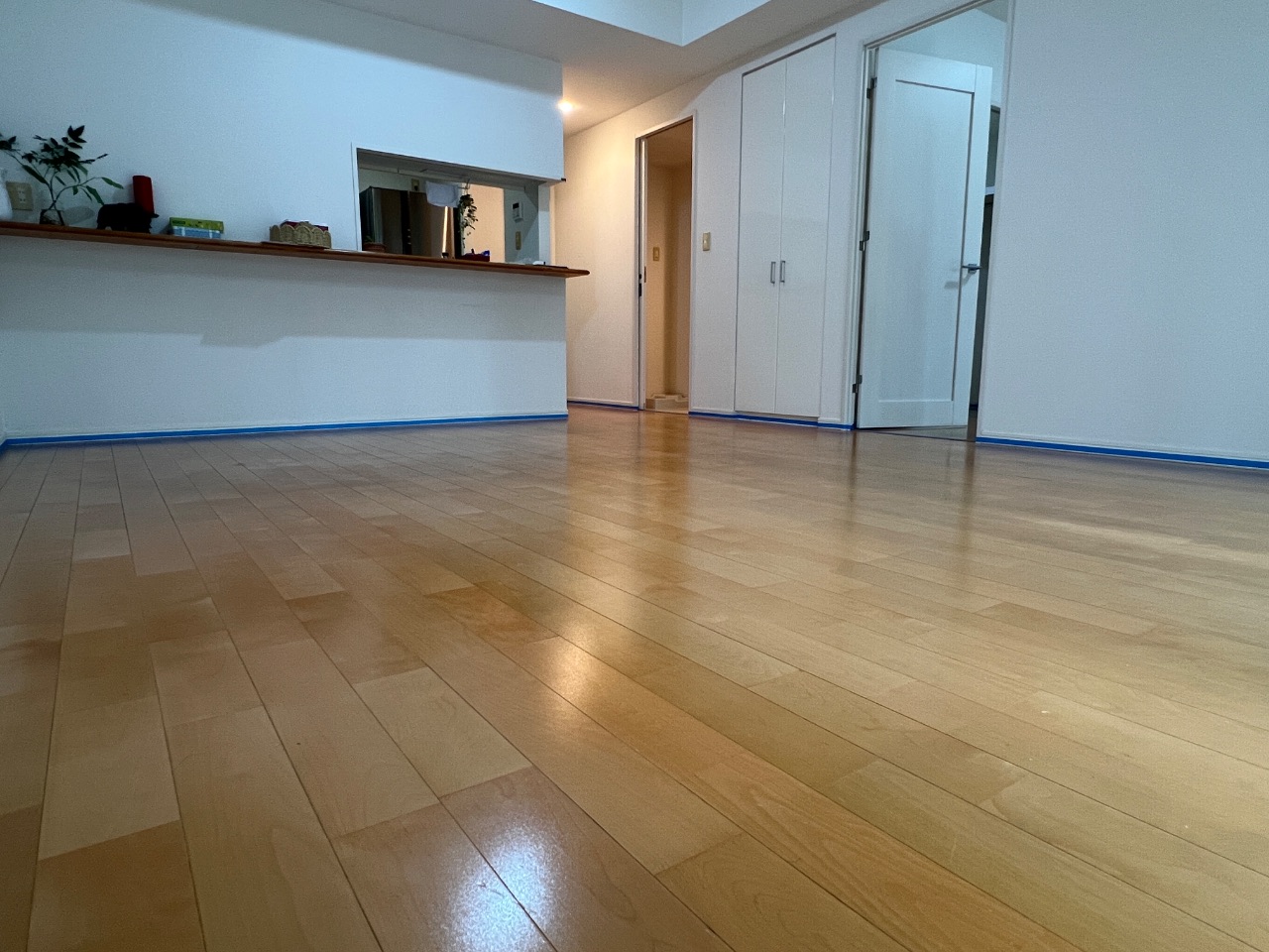 【施工前】船橋市フロアコーティングの施工前｜千葉県船橋市の中古マンションのフローリング（ガラスフロアコーティング施工前）