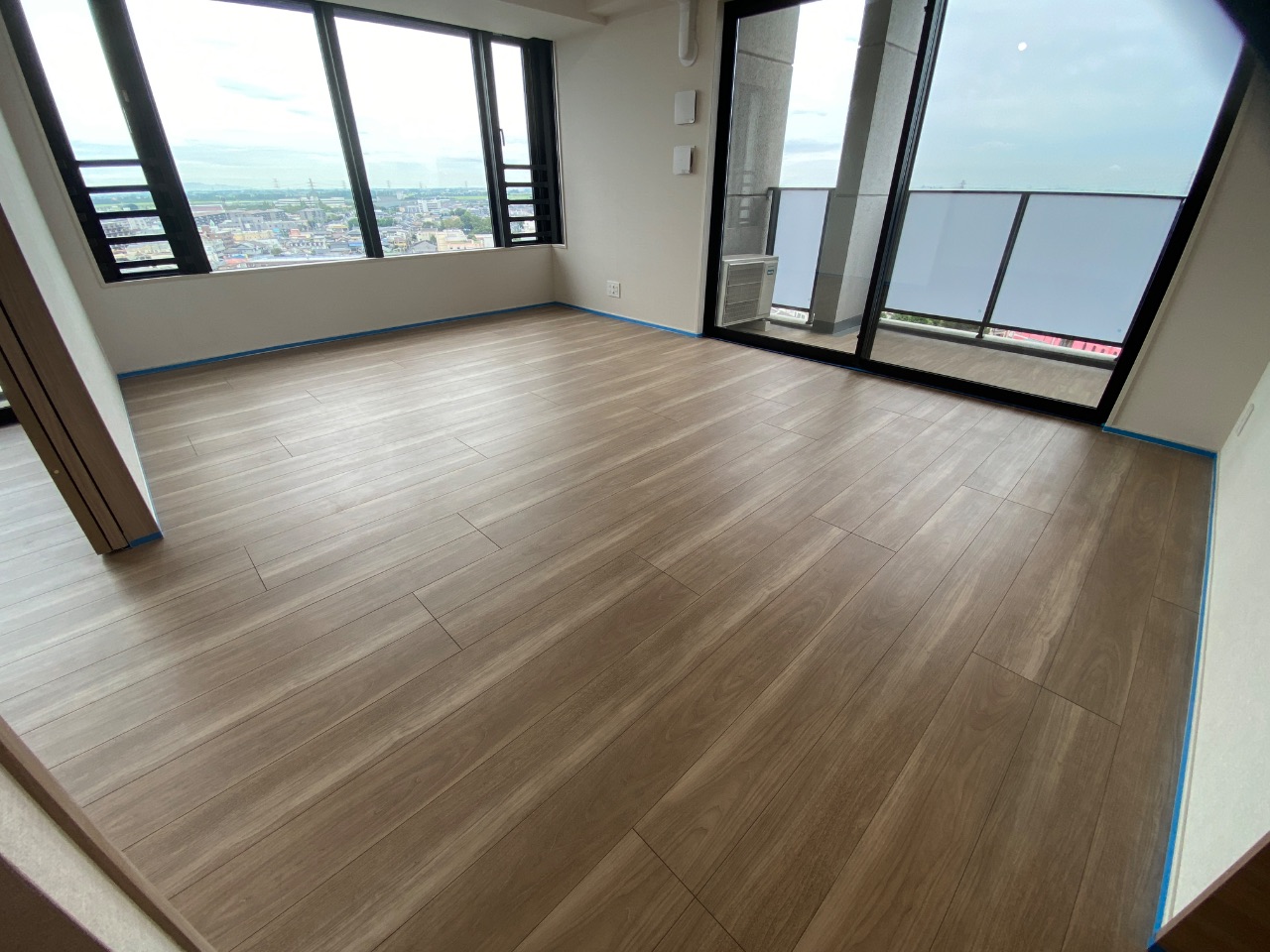 【施工前】鴻巣市フロアコーティングの施工前｜埼玉県鴻巣市のご新築マンションのフローリング（セラミックガラスフロアコーティング施工前）