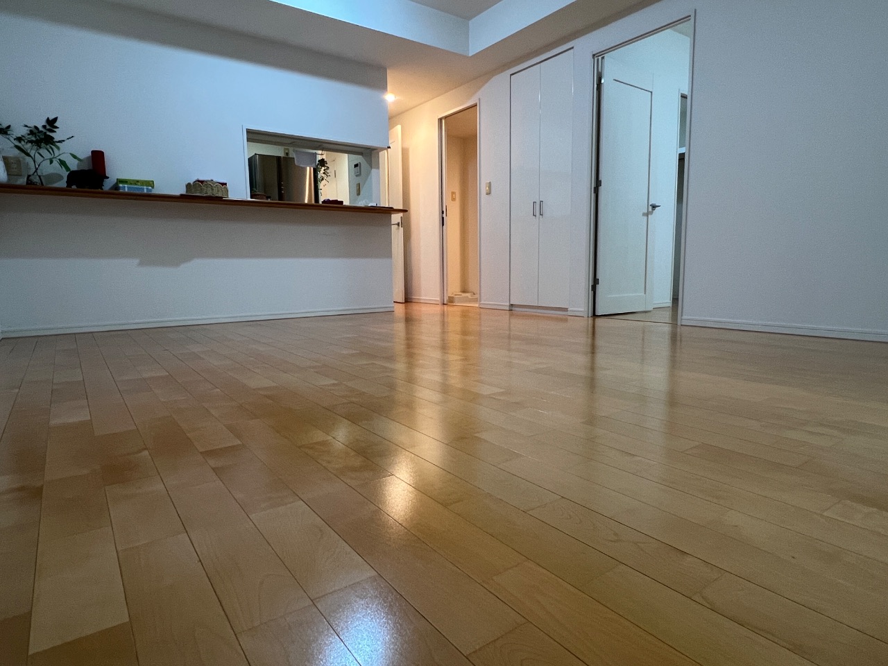 【施工後】船橋市フロアコーティングの施工後｜千葉県船橋市の中古マンションにガラスフロアコーティングを施工した仕上り