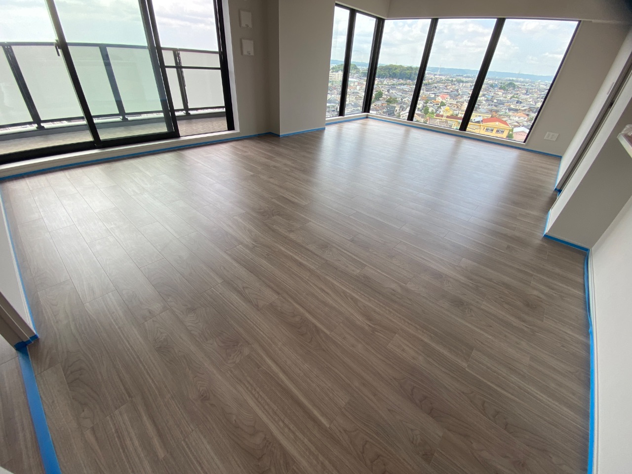 【施工前】藤枝市フロアコーティングの施工前|静岡県藤枝市のご新築マンションのフローリング(セラミックガラスフロアコーティング施工前)