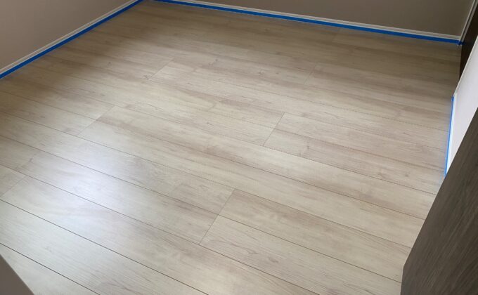 【施工前】市川市フロアコーティングの施工前｜千葉県市川市のご新築戸建てのシートフローリング（フロアコーティング施工前）