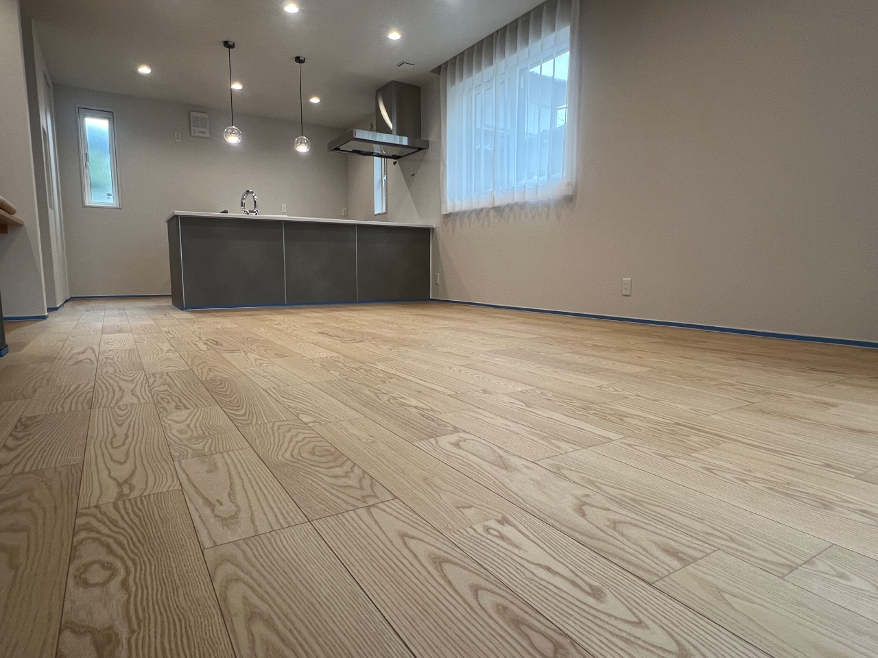 【施工前】セラミックガラスフロアコーティングの施工前|千葉県四街道市のご新築戸建てのフローリング(セラミックガラスフロアコーティング施工前)