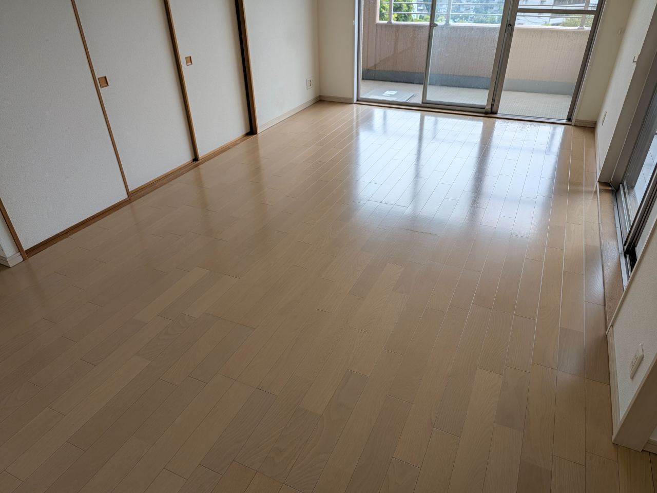 【施工後】横浜市フロアコーティングの施工後|神奈川県横浜市南区の中古マンションにセラミックガラスフロアコーティングを施工した仕上り