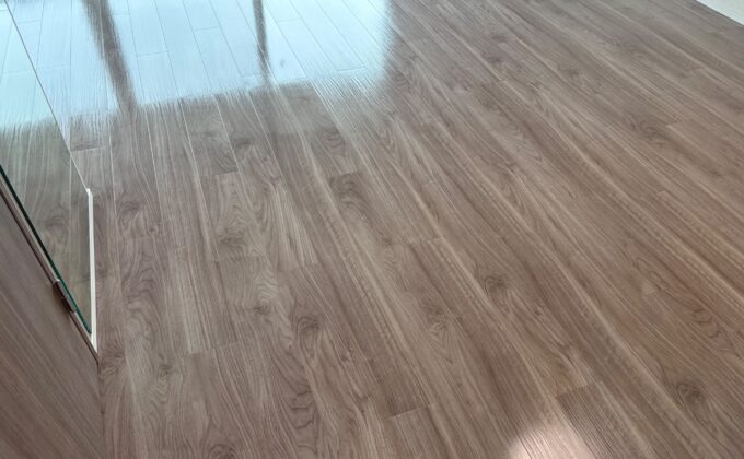 【施工後】シリコンフロアコーティングの施工後｜神奈川県横浜市青葉区のご新築マンションにフロアコーティングを施工した仕上り