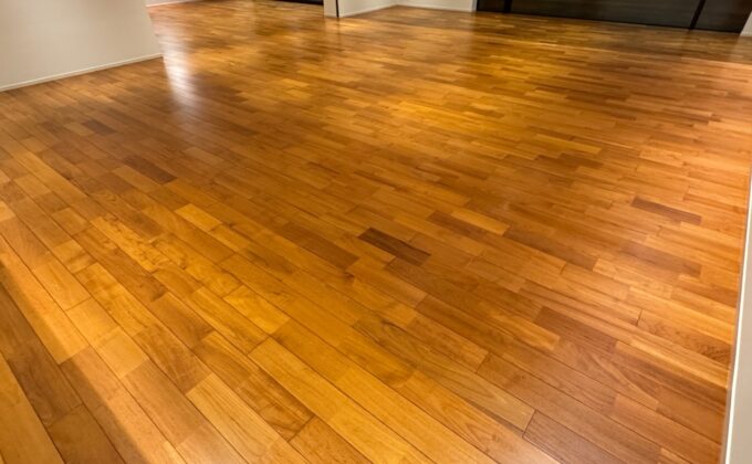 【施工後】東京都港区のフロアコーティングの施工後｜東京都港区の中古マンションにフロアコーティングを施工した仕上り｜ワンニャンすべらん