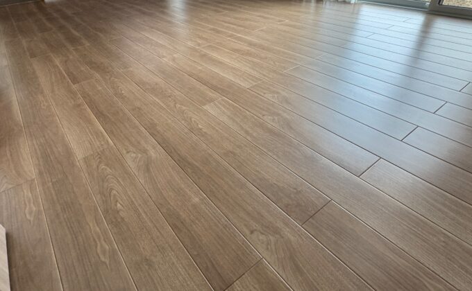【施工後】山梨県南アルプス市のフロアコーティングの施工後｜山梨県南アルプス市のご新築戸建てにフロアコーティングを施工した仕上り｜ワンニャンすべらん