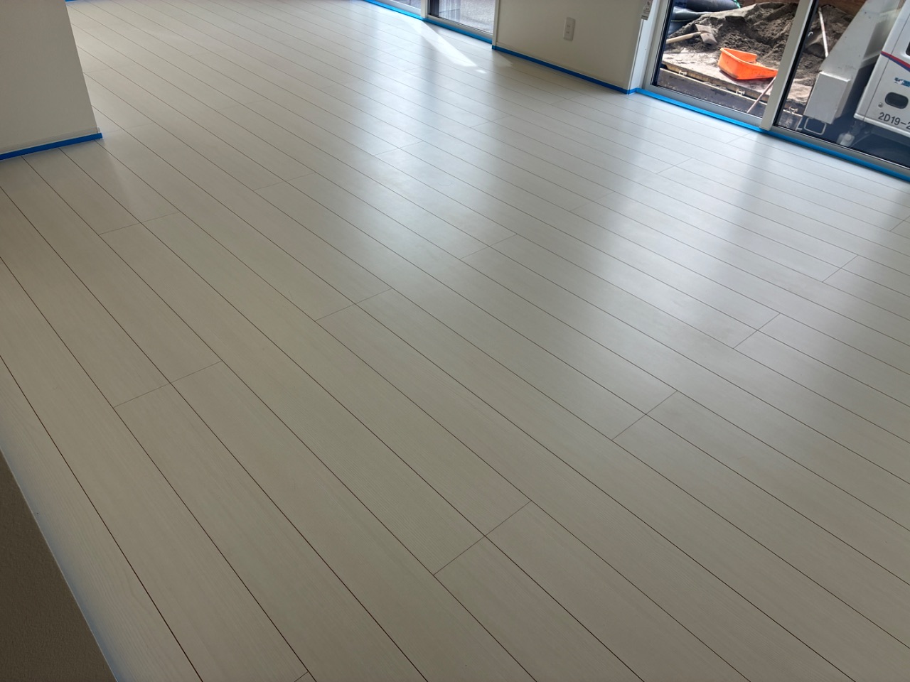 【施工前】セラミックガラスフロアコーティングの施工前|千葉県鎌ケ谷市のご新築戸建てのフローリング(セラミックガラスフロアコーティング施工前)