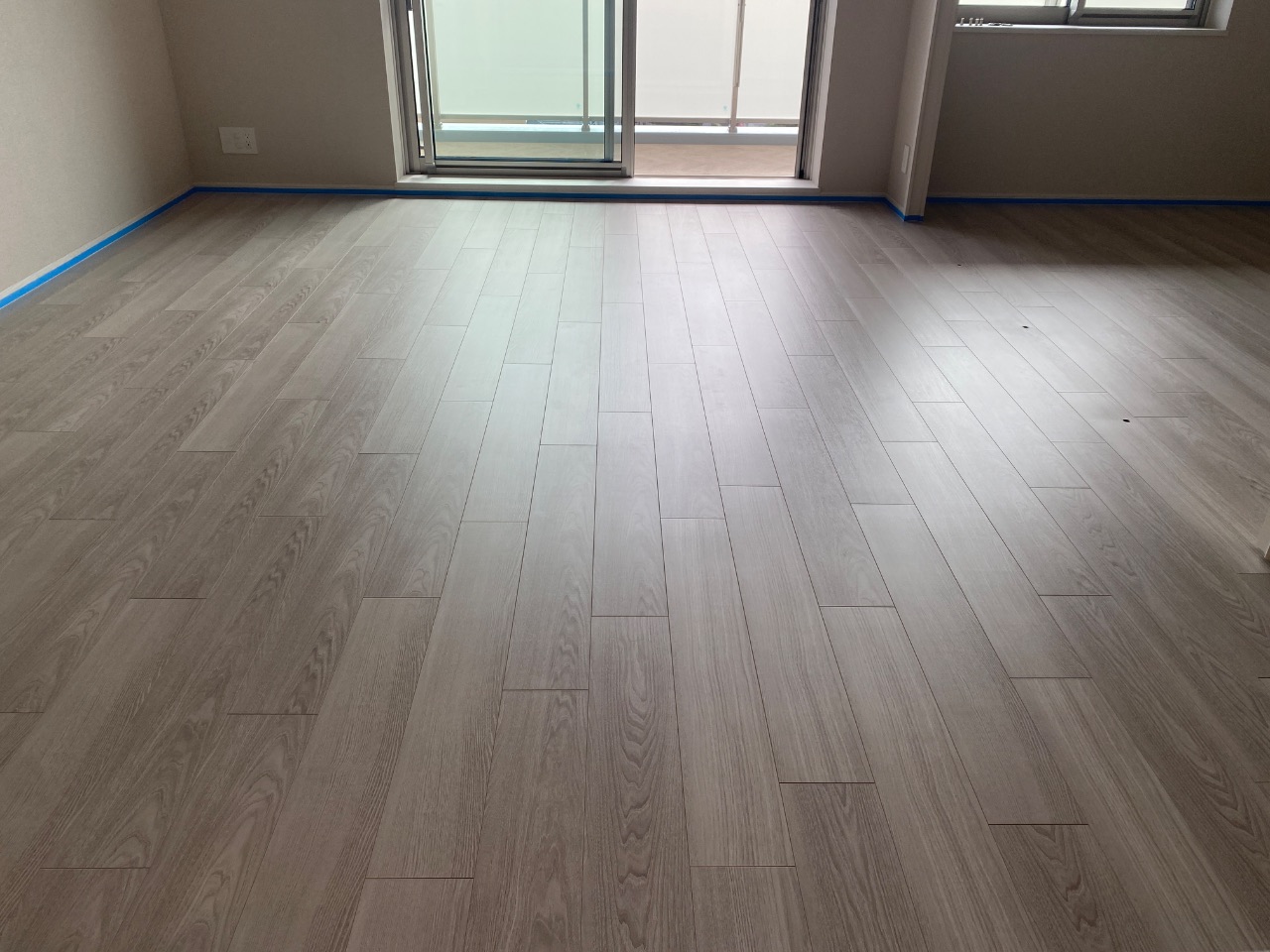 【施工前】セラミックガラスフロアコーティングの施工前|神奈川県横浜市のご新築マンションのフローリング(セラミックガラスフロアコーティング施工前)
