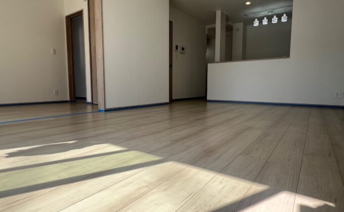 【施工前】シリコンフロアコーティングの施工前｜栃木県宇都宮市のご新築戸建てのシートフローリング（フロアコーティング施工前）
