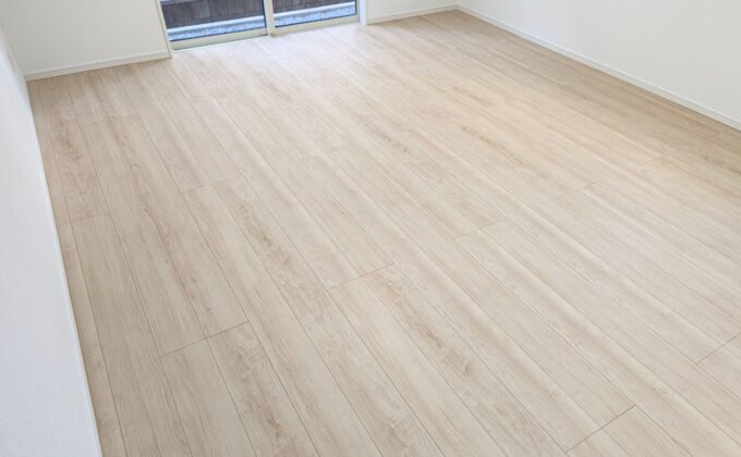 【施工前】栃木県宇都宮市のフロアコーティングの施工前｜栃木県宇都宮市のご新築戸建てのシートフローリング（フロアコーティング施工前）