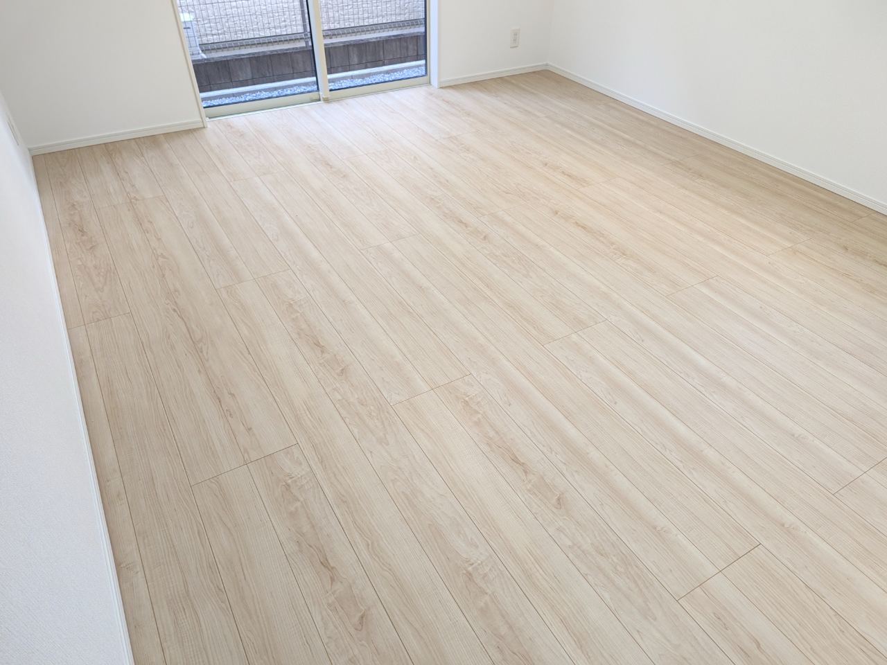 【施工前】栃木県宇都宮市のフロアコーティングの施工前｜栃木県宇都宮市のご新築戸建てのシートフローリング（シリコンフロアコーティング施工前）