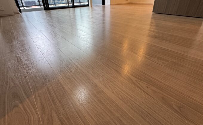 【施工後】ガラスフロアコーティングの施工後｜東京都中央区のご新築マンションにフロアコーティングを施工した仕上り