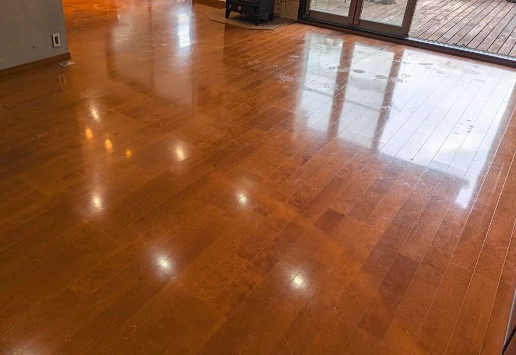 【施工前】セラミックガラスフロアコーティングの施工前｜東京都北区のご入居中戸建ての突板フローリング（セラミックガラスフロアコーティング施工前）