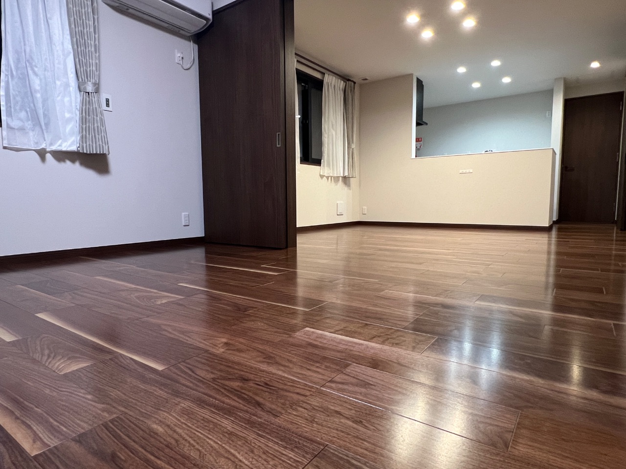 【施工後】セラミックガラスフロアコーティングの施工後|東京都大田区のご新築戸建てにセラミックガラスフロアコーティングを施工した仕上り