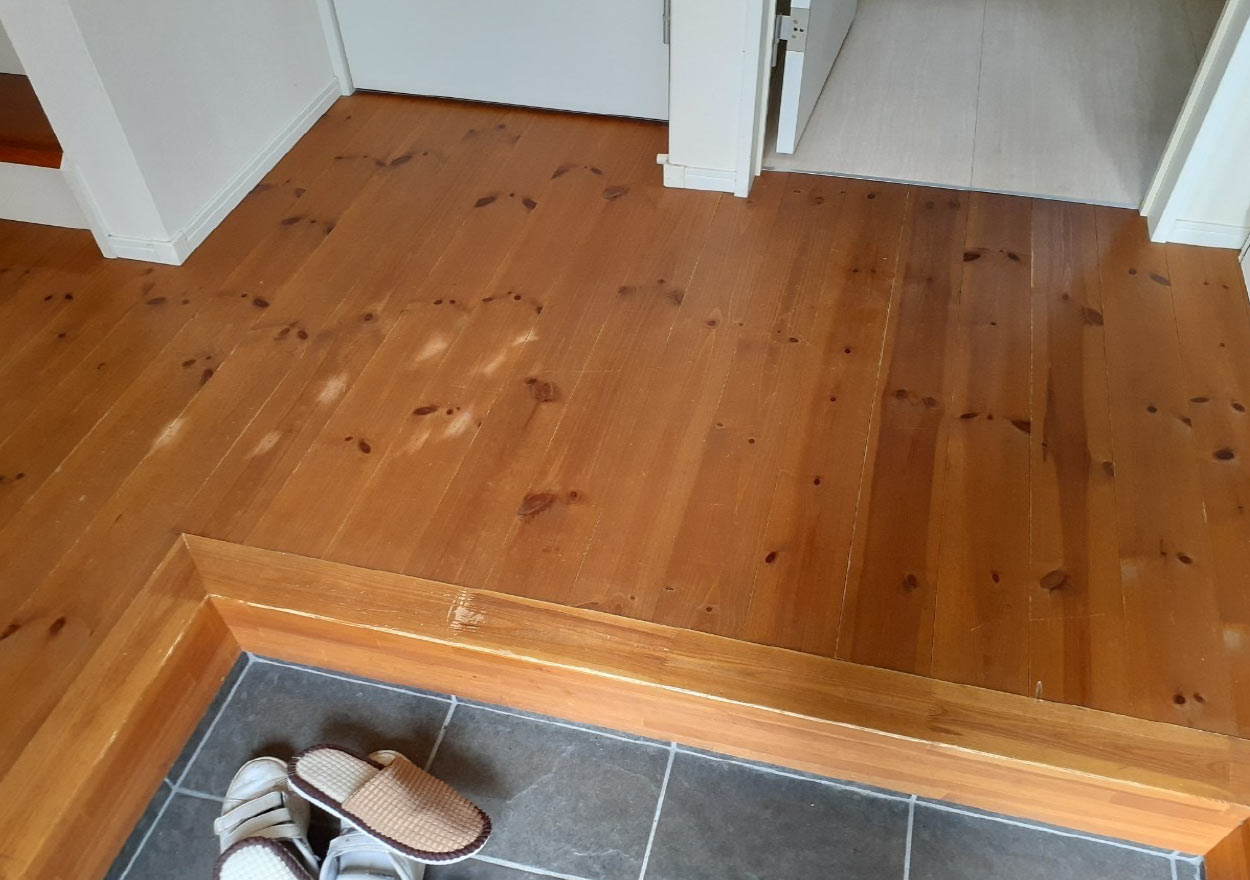 無垢フローリング研磨再生前
