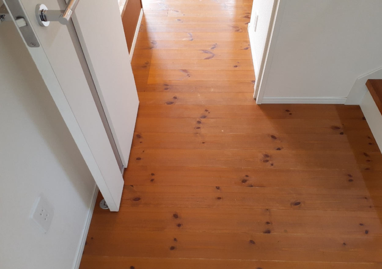 無垢フローリング研磨再生前