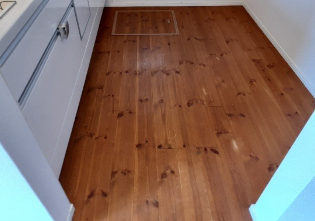 無垢フローリング研磨再生前